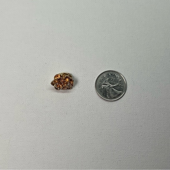 VINTAGE Avon Gold Tone Carnation Flower Clip On Earrings w/ Rhinestone - Picture 8 of 8